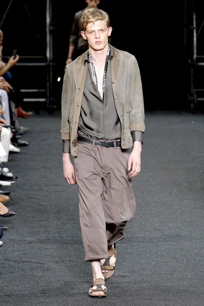 Look 22